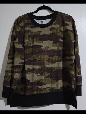 LuLaRoe Hannah Camouflage Top